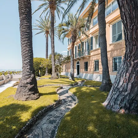 Ξενοδοχείο Riviera 5*