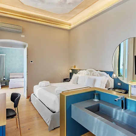 Ξενοδοχείο Riviera 5*